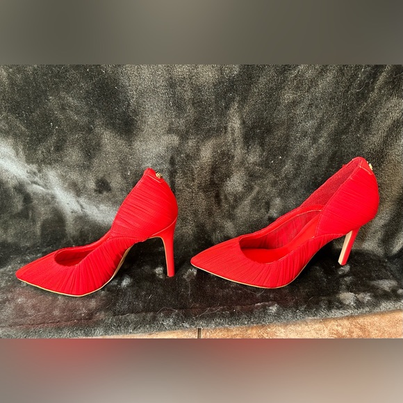 Guess pump heels, brand new - Picture 3 of 6